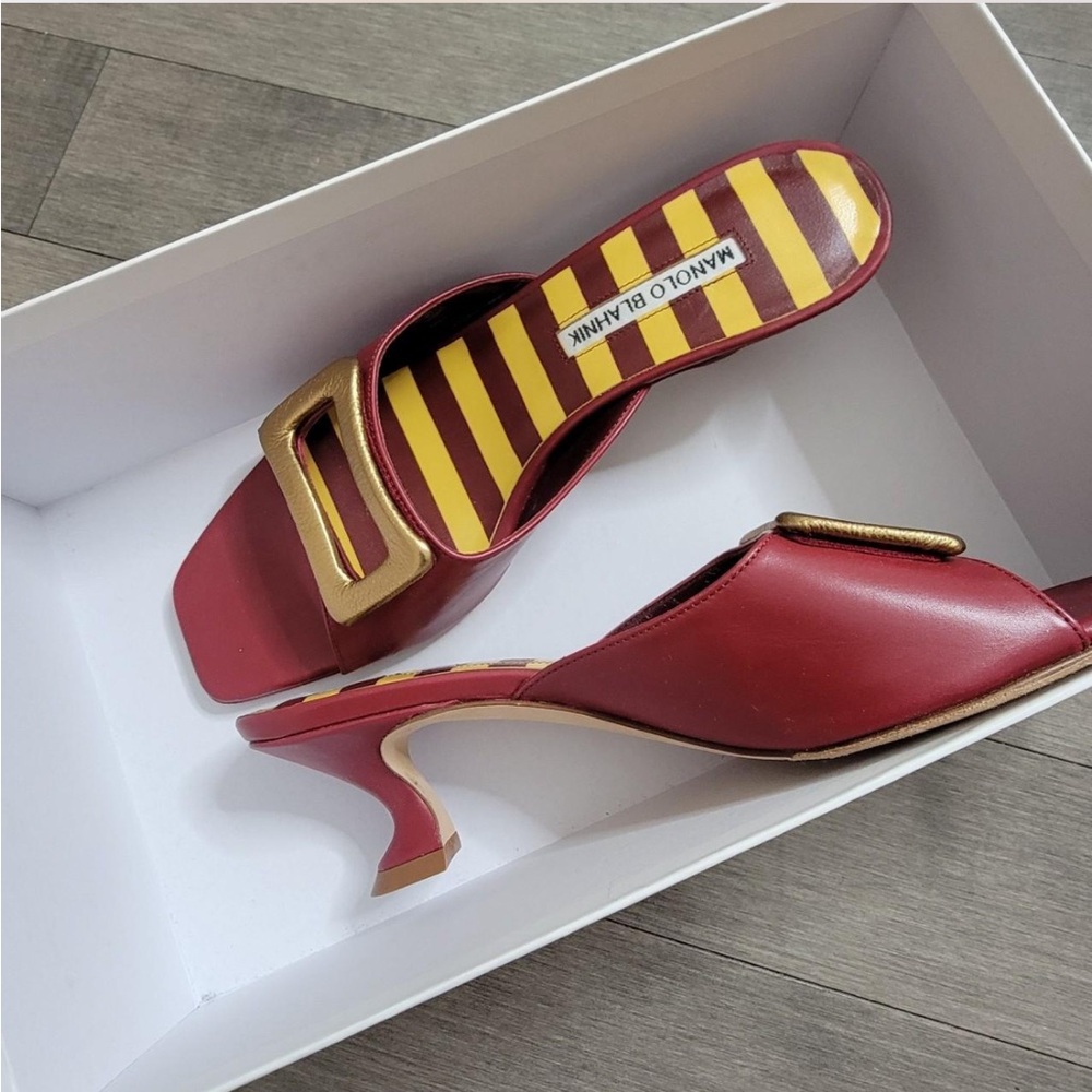 NWT (box) Manolo Blahnik Red Heels Sleek Design